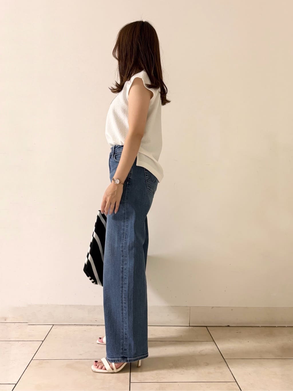 kahoさんの「INDIVI｜【褒められデニム】ワイドストレート デニムパンツ」を使ったコーディネート