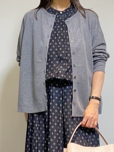 tomoさんの「UNTITLED｜【セットアップ可/リラクシー/通勤】スクエアジオメ柄ブラウス」を使ったコーディネート