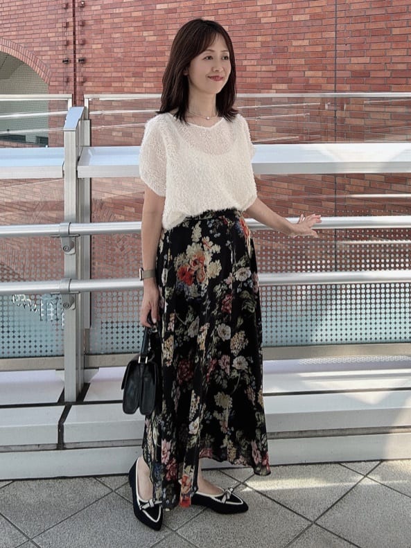 makiさんの「UNTITLED｜【セットアップ可/洗える】フェザーフレンチスリーブブラウス」を使ったコーディネート