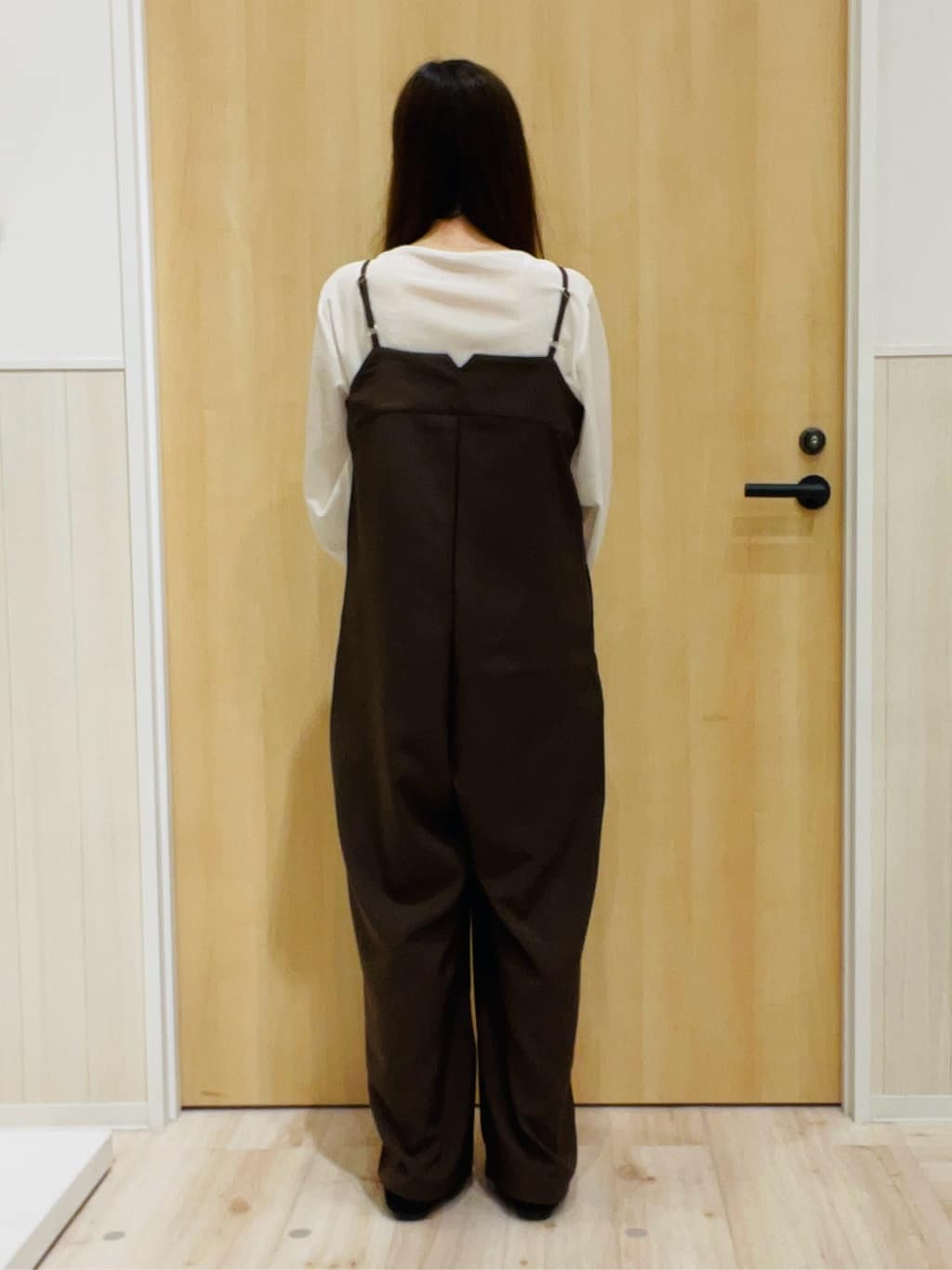 minamiさんの「SHOO･LA･RUE｜【S-LL】大人カジュアルに ベアトップ風 キャミサロペット」を使ったコーディネート
