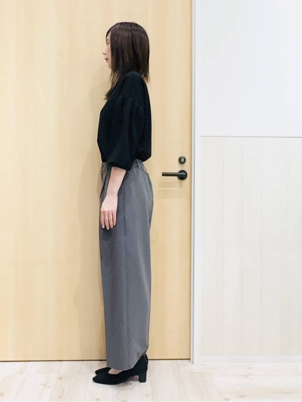 Naさんの「SHOO･LA･RUE｜【2点セット/7分袖】大人のきれい見え お袖タック入りアクセ付きトップス」を使ったコーディネート