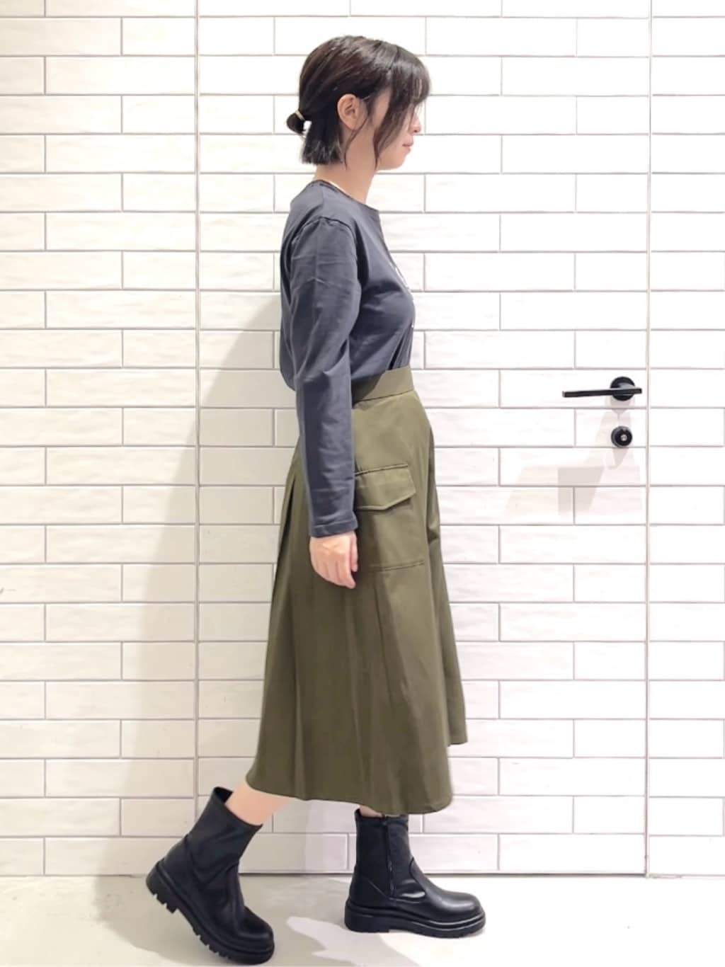しおりさんの「OPAQUE.CLIP｜ロングロゴTシャツ【洗濯機OK】」を使ったコーディネート