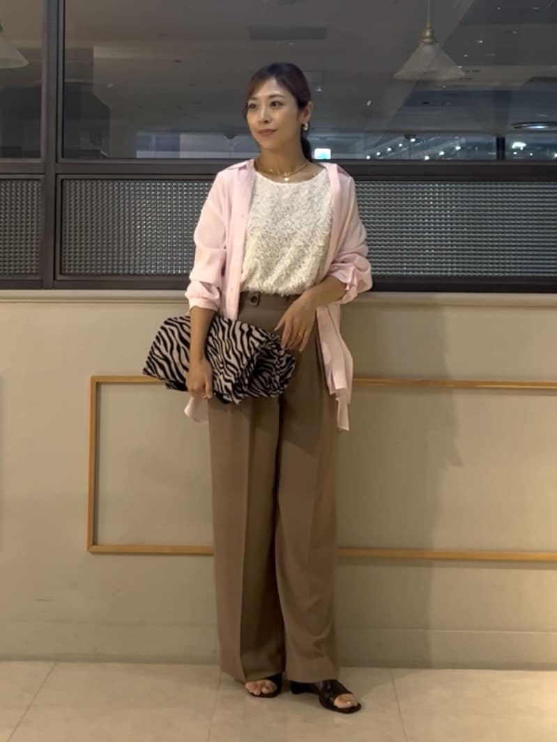 𝑹𝑶𝑴𝑰さんの「INDIVI｜【体型カバー／清涼感】シアーオーバーシャツ」を使ったコーディネート