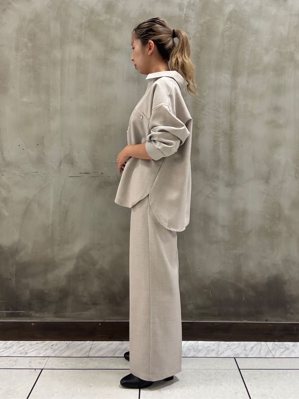 minaさんの「grove｜【カセット服/選べる着丈】洗濯機で洗えるオーバーシャツ」を使ったコーディネート