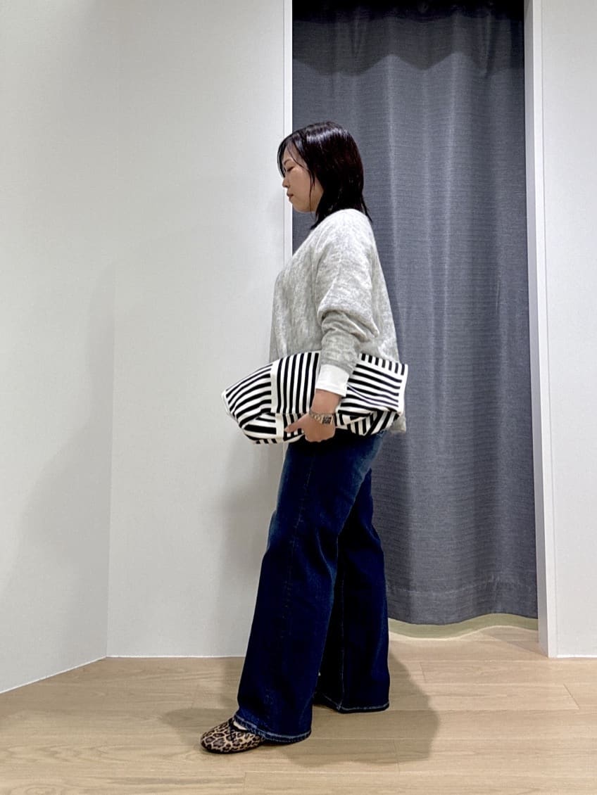 Akiさんの「INDIVI｜【キッドモヘヤ素材】ラウンドヘムニット」を使ったコーディネート