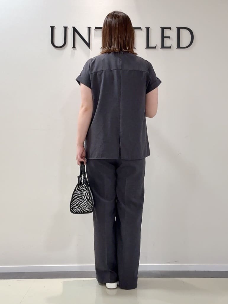 YUIさんの「UNTITLED｜【セットアップ可/はっ水/通勤】リラククール 半袖ブラウス」を使ったコーディネート
