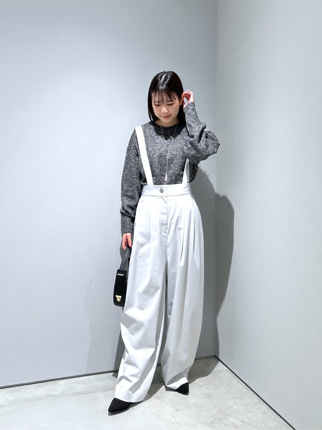 Renoさんの「INDIVI｜シャインテーパードサロペット」を使ったコーディネート