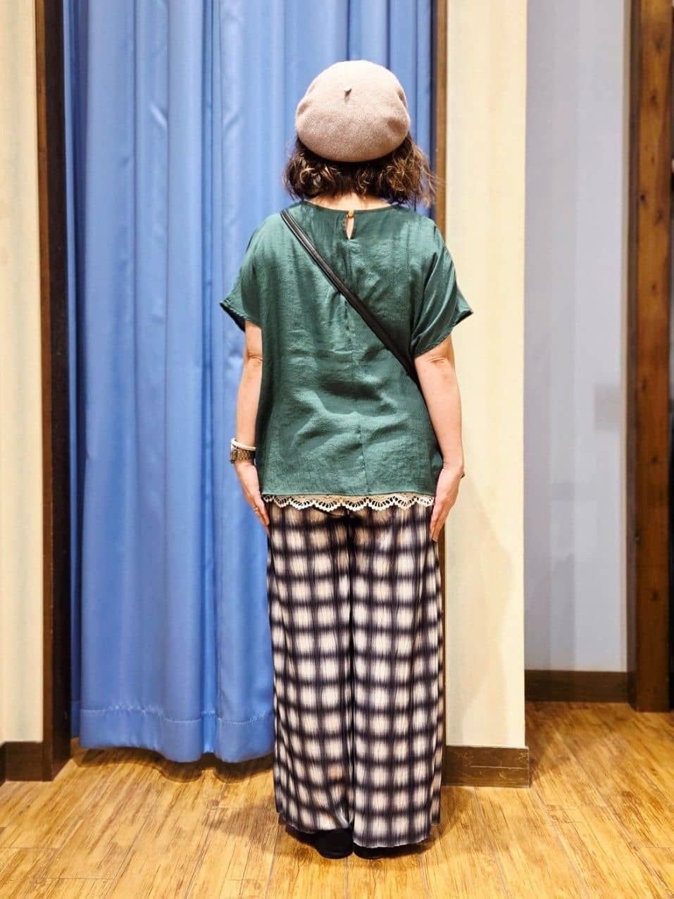 YUTAさんの「SHOO･LA･RUE｜【S-LL】着るだけで簡単にコーデが決まる レースレイヤード風ドルマントップス」を使ったコーディネート