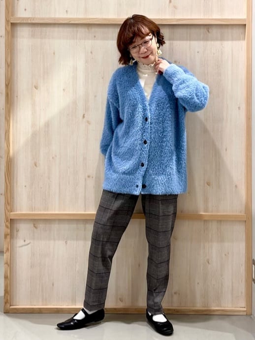 nakoさんの「THE SHOP TK｜【ふわふわあったか】フェザーカーディガン」を使ったコーディネート