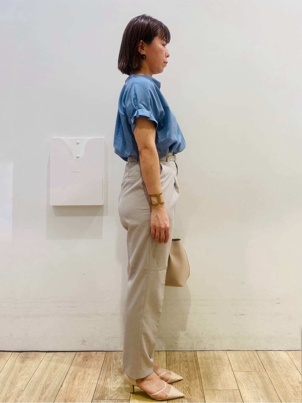 YUKOさんの「index｜ベルト付きストレッチテーパードパンツ／セットアップ可【洗濯機洗い可／吸水速乾／接触冷感】」を使ったコーディネート