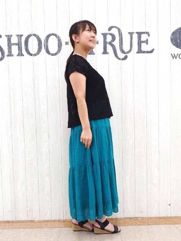 とろろさんの「SHOO･LA･RUE｜【2点セット】刺繍レーストップス」を使ったコーディネート