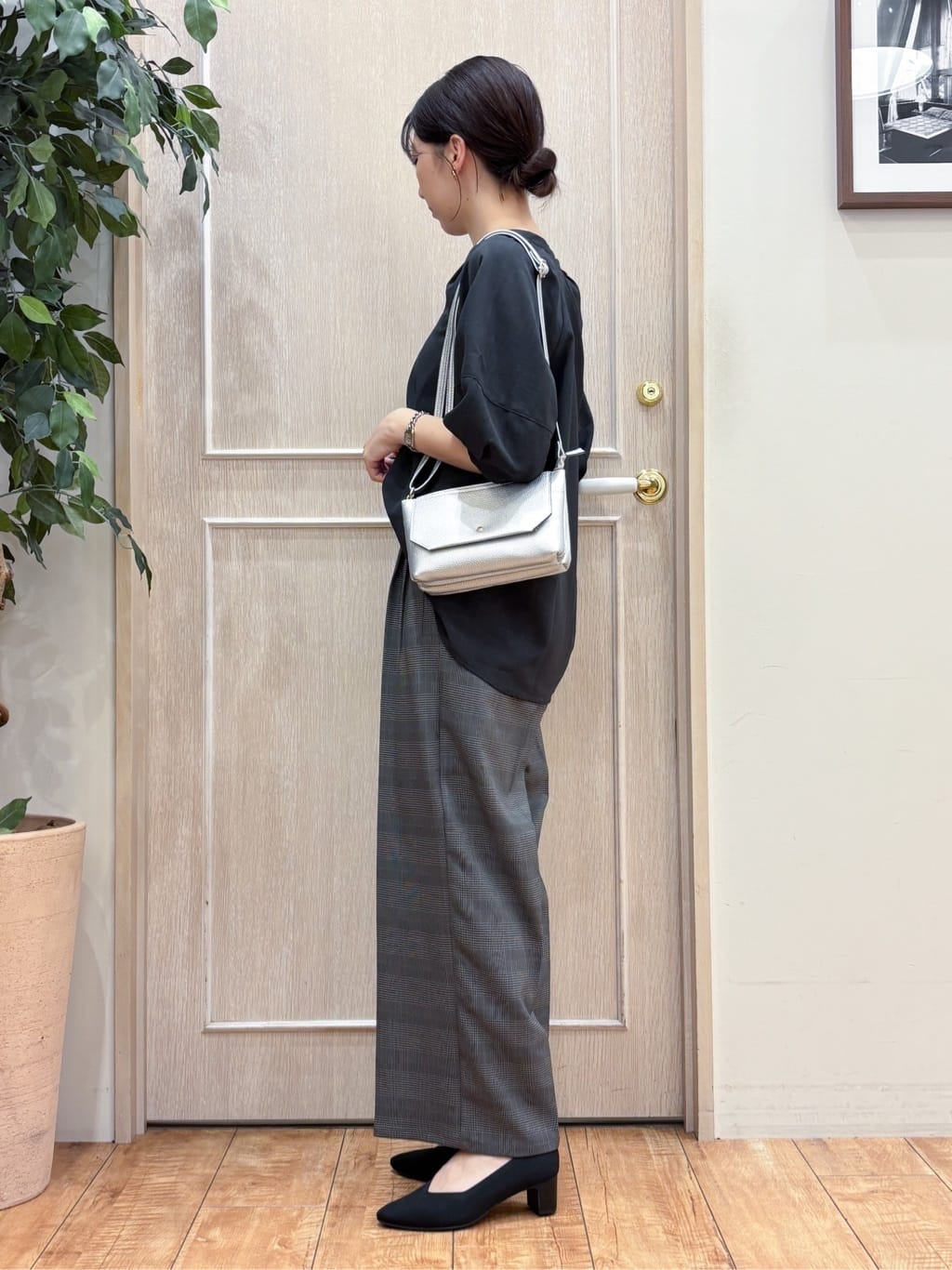 なみさんの「SHOO･LA･RUE｜【S-LL/洗濯後しわになりにくい】ランタンスリーブで女性らしく 5分袖スキッパーブラウス」を使ったコーディネート