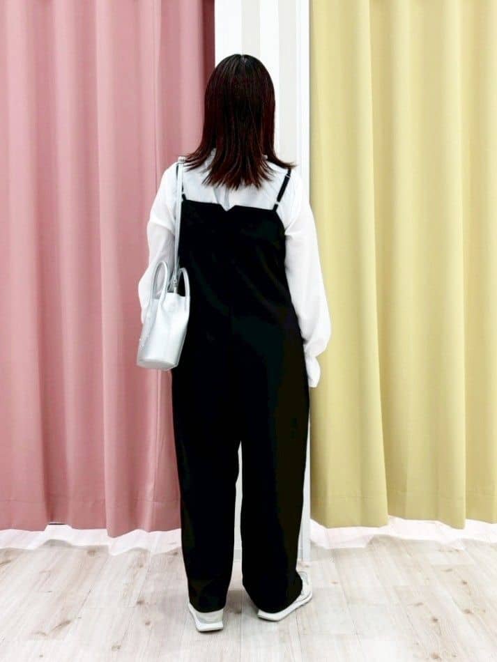 ゆーんさんの「SHOO･LA･RUE｜【S-LL】大人カジュアルに ベアトップ風 キャミサロペット」を使ったコーディネート