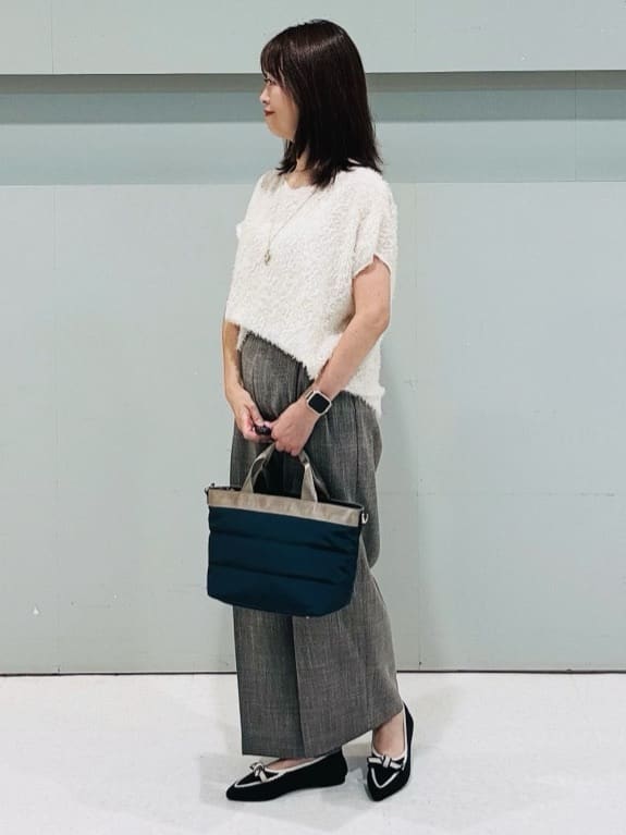 makiさんの「UNTITLED｜【セットアップ可/洗える】フェザーフレンチスリーブブラウス」を使ったコーディネート