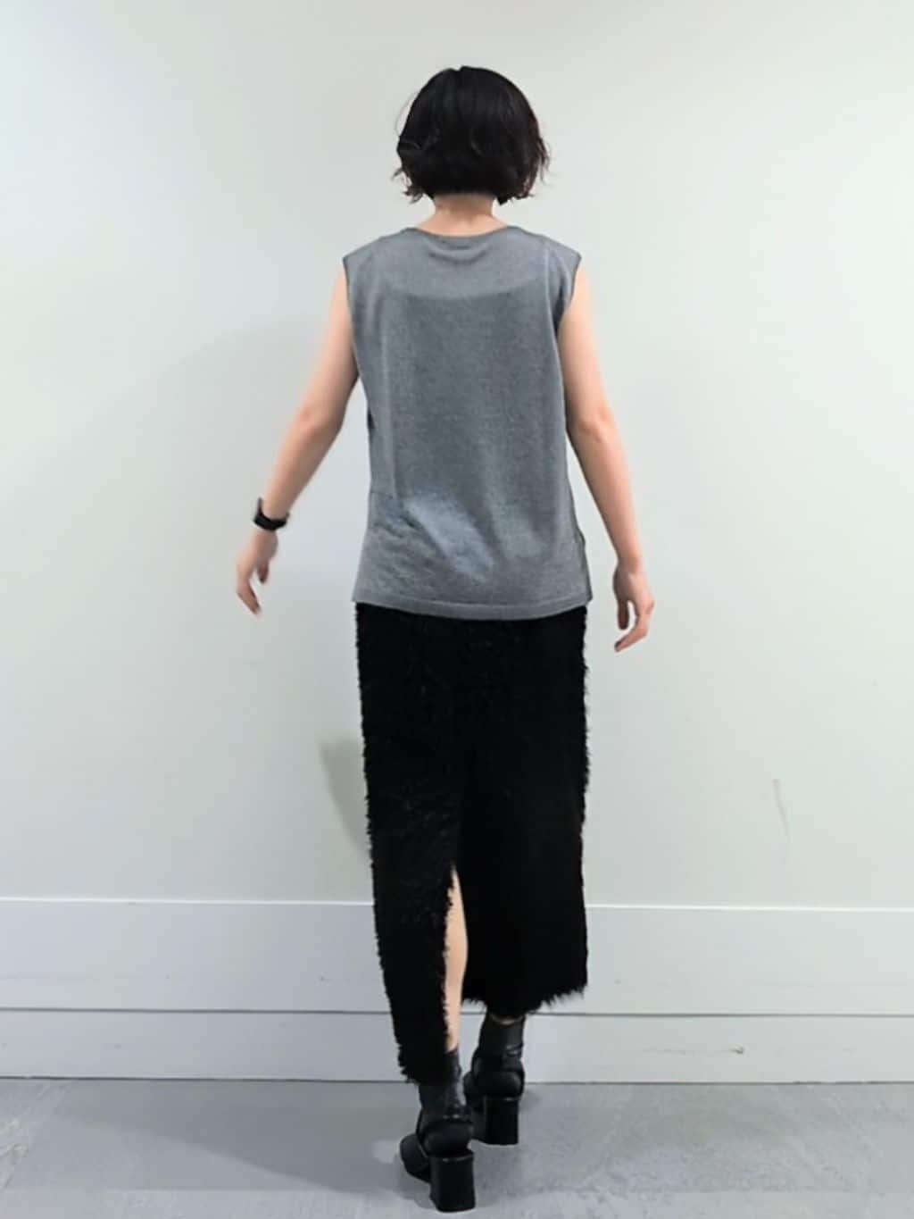 ミズタさんの「UNTITLED｜【アンサンブル可/洗える】シアーノースリーブ プルオーバー」を使ったコーディネート