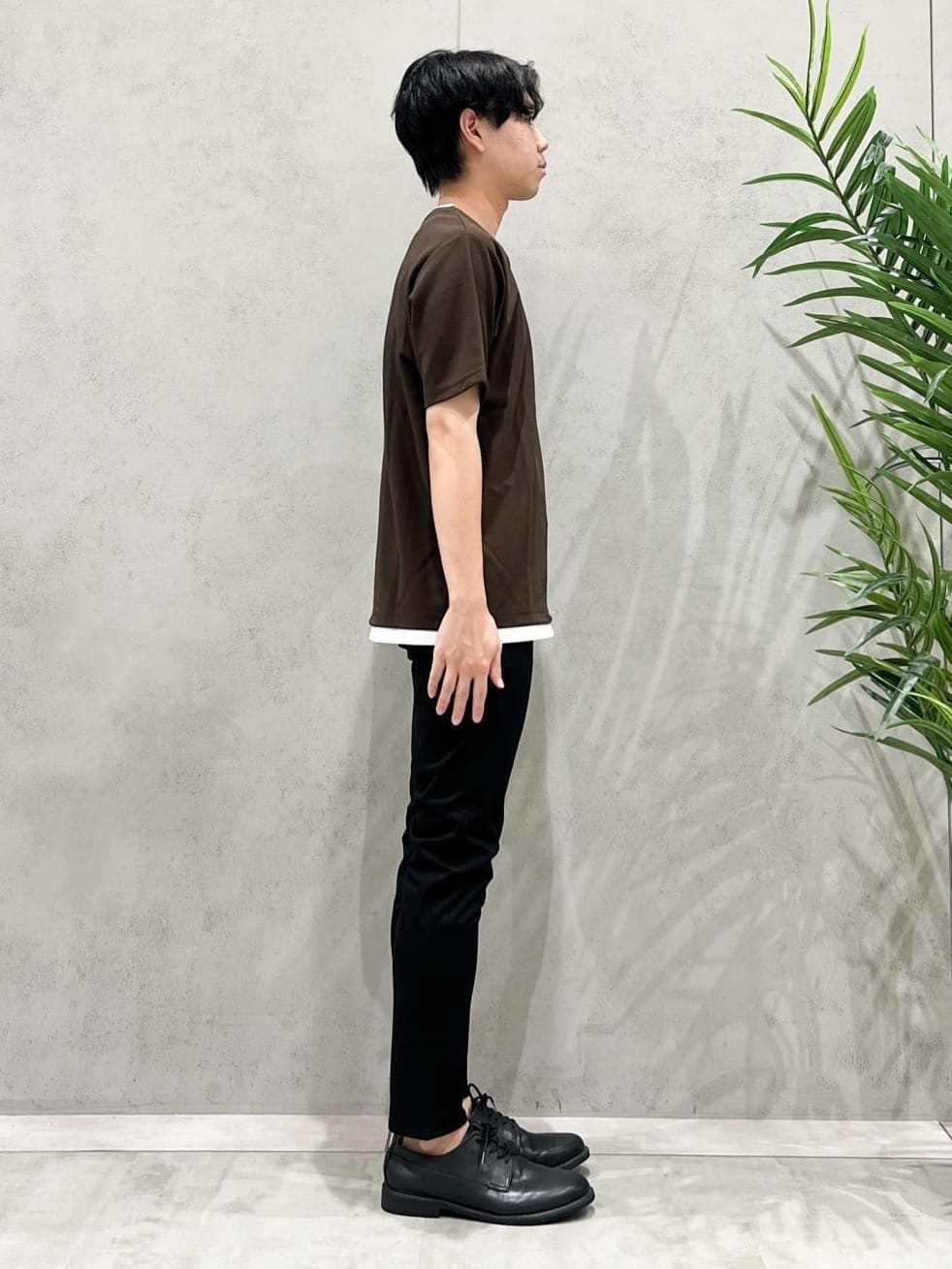 SHI-MAさんの「THE SHOP TK｜ツイルキーネック半袖Tシャツ」を使ったコーディネート