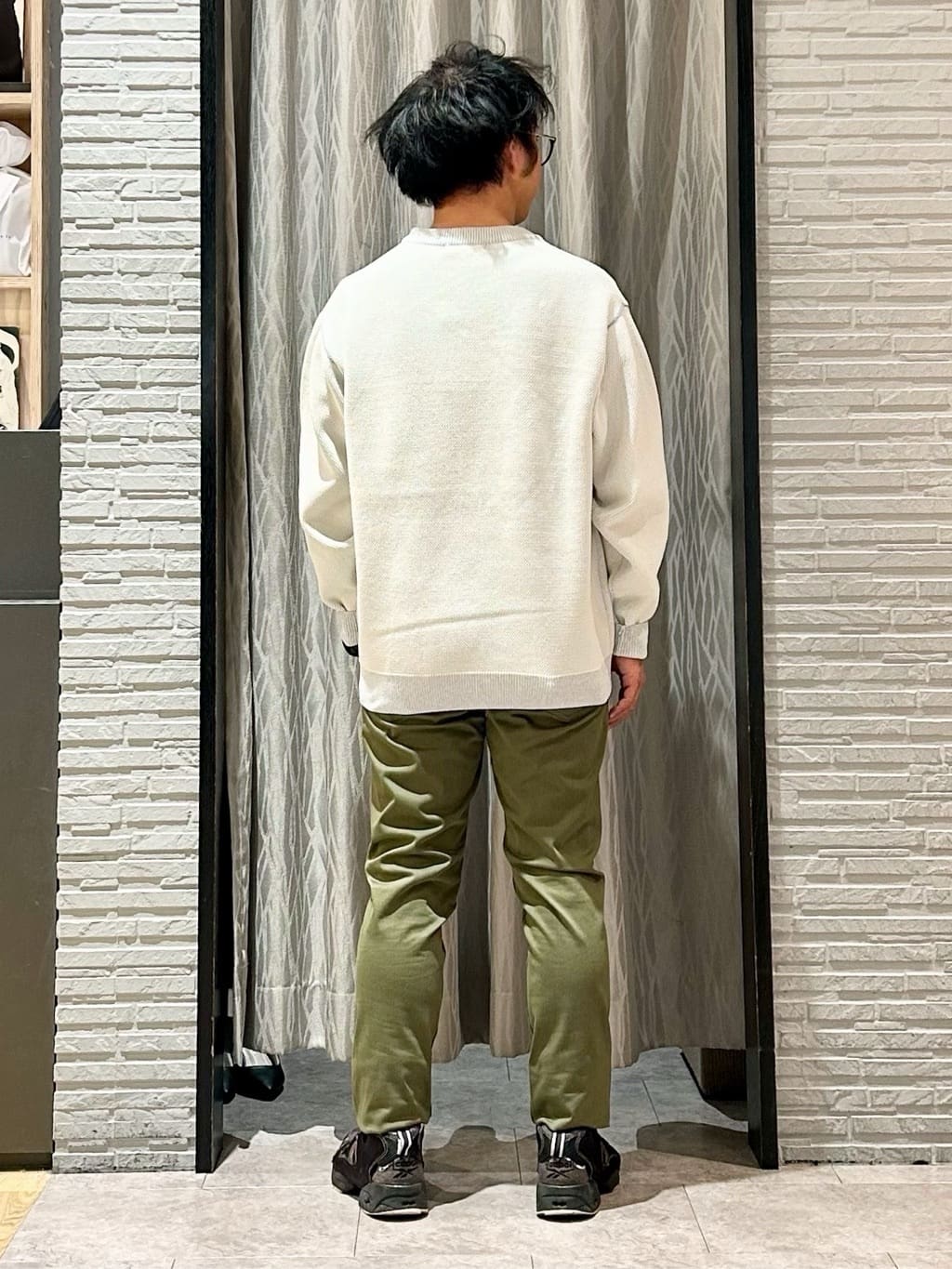 KENJI Iさんの「THE SHOP TK｜【大人の上品カジュアルを叶える】ハグするニット 洗濯機OK／6色展開」を使ったコーディネート