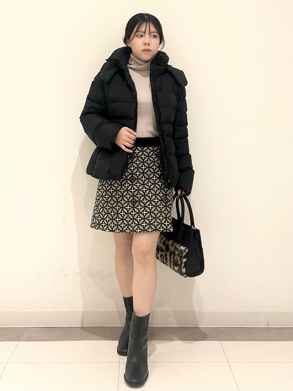 とりみさんの「DRESSTERIOR｜オーバーラップジャカードミニスカート」を使ったコーディネート