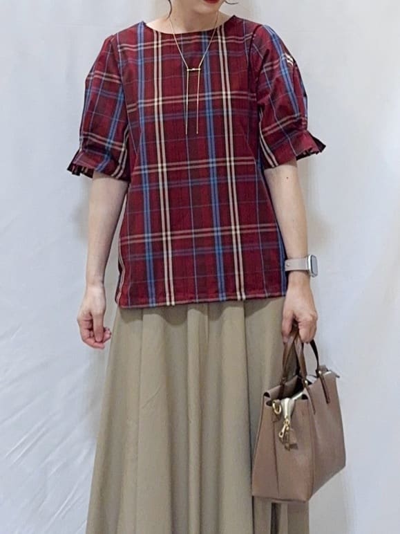 𝐇𝐢𝐫𝐨𝐦𝐢さんの「SHOO･LA･RUE｜【S-LL】大人の抜け感 合皮フレアスカート」を使ったコーディネート