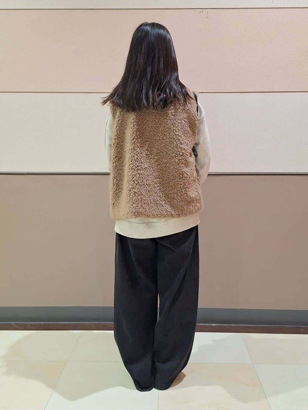 Sachaさんの「SHOO･LA･RUE｜ふわふわファーベスト」を使ったコーディネート
