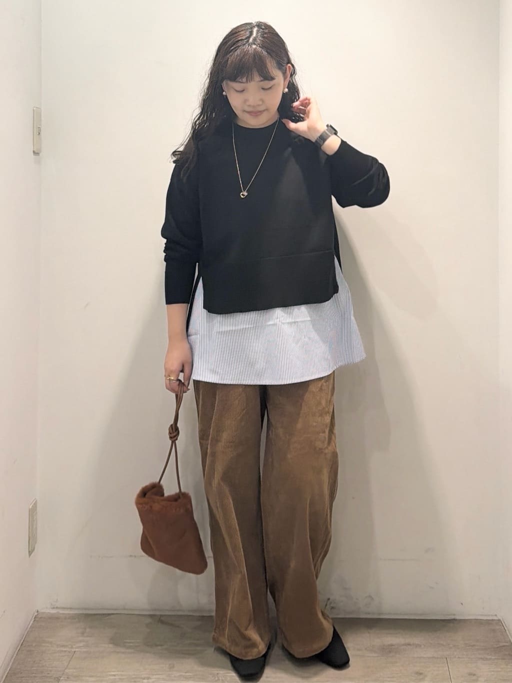 sumicaさんの「OPAQUE.CLIP｜《ツインセット》リラクシーサイドスリットニット&times;ドッキングタンク【洗濯機洗い可】」を使ったコーディネート
