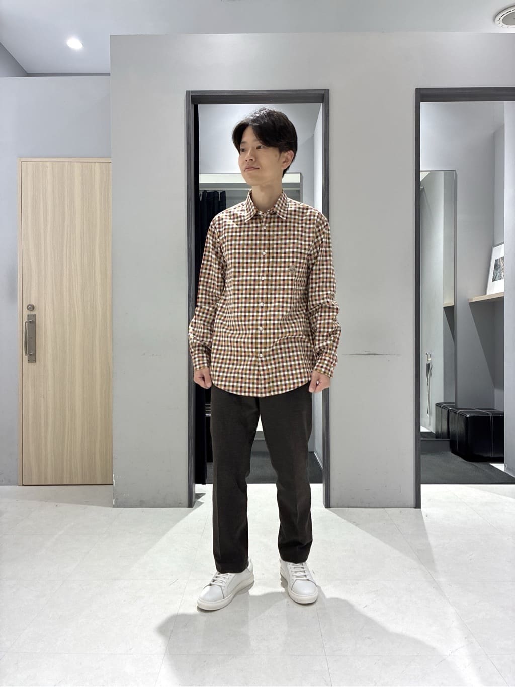 わいずみさんの「TAKEO KIKUCHI｜【Air Palette Knit】ワンポイント カラーニット プルオーバー」を使ったコーディネート