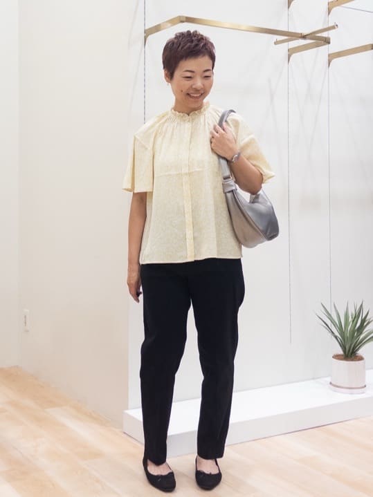 シュウコさんの「grove｜キレイも動きやすさも　美脚見えハイパーストレッチパンツ」を使ったコーディネート