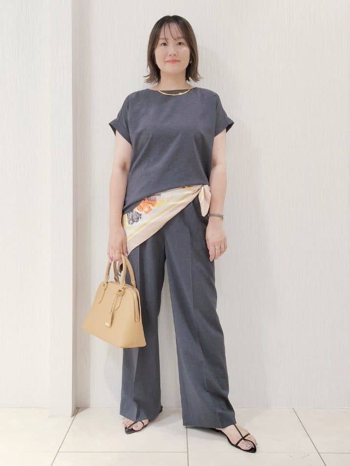 naokoさんの「UNTITLED｜【セットアップ可/はっ水/通勤】リラククール 半袖ブラウス」を使ったコーディネート