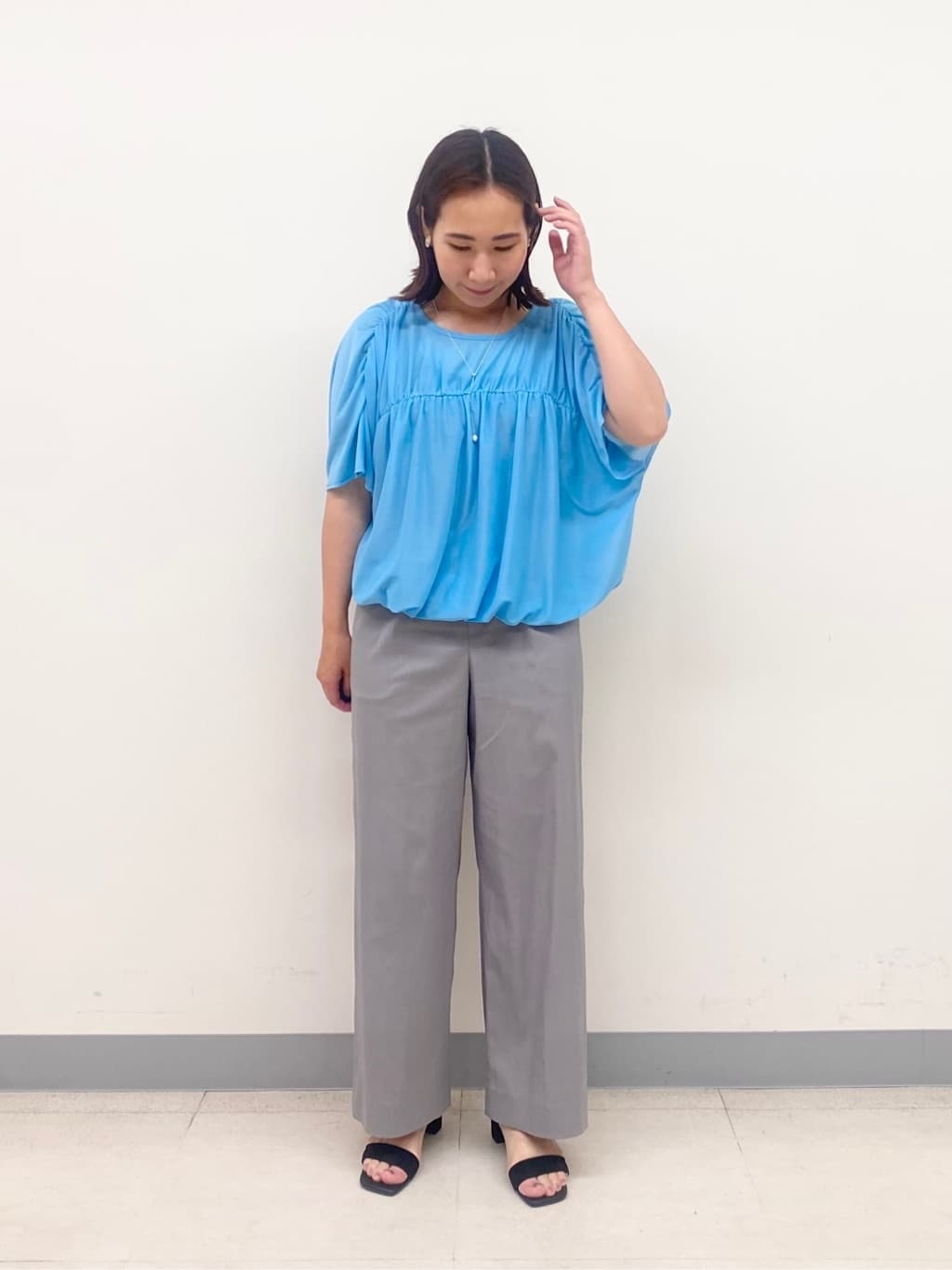 YUKARIさんの「INDIVI｜【洗える／シアーストライプ】ロング丈着流しカーディガン」を使ったコーディネート