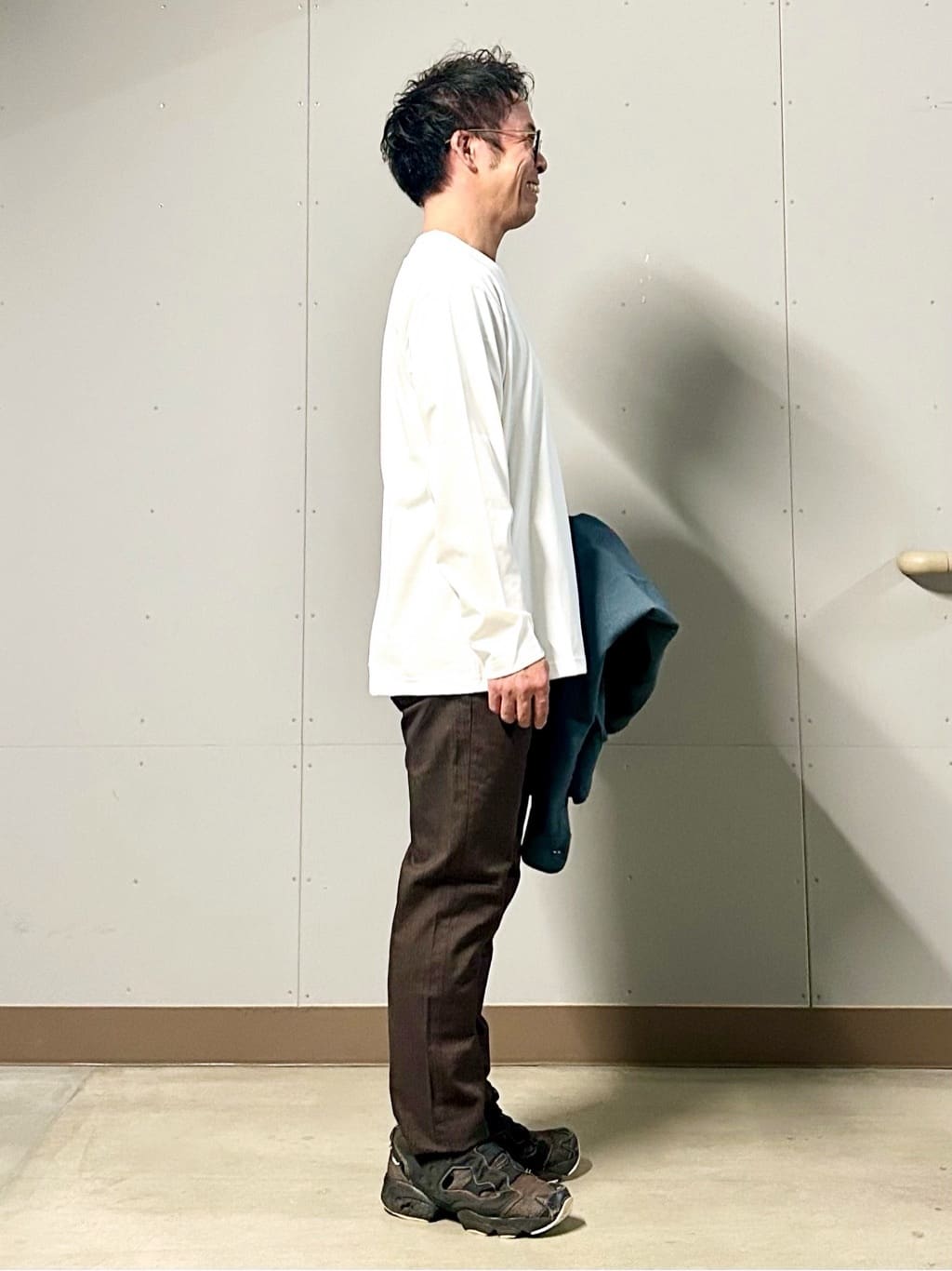 KENJI Iさんの「THE SHOP TK｜フォトグラフプリント長袖Tシャツ【洗濯機OK】」を使ったコーディネート