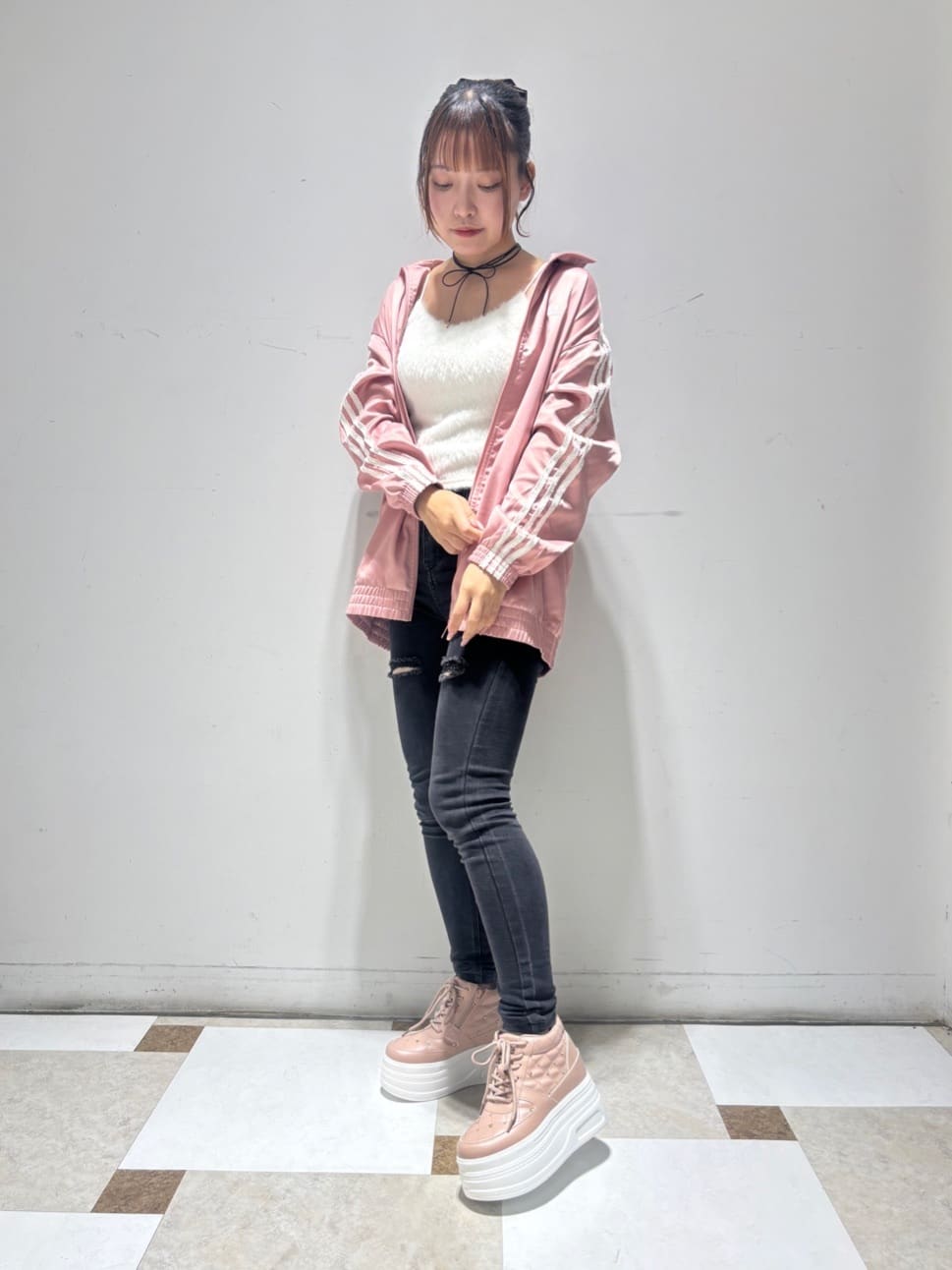 せらら⭐️さんの「ESPERANZA｜【EC先行販売】きゅんフィット厚底フラットキルティングスタッズスニーカー」を使ったコーディネート