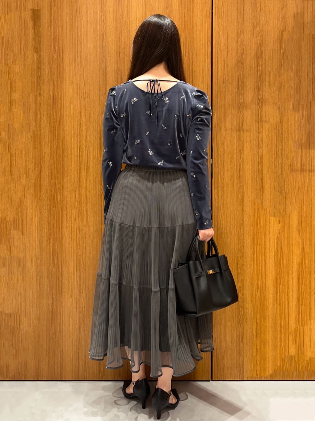 アスカさんの「index｜バックシャン小花刺繍ベロアトップス【洗濯機OK】」を使ったコーディネート