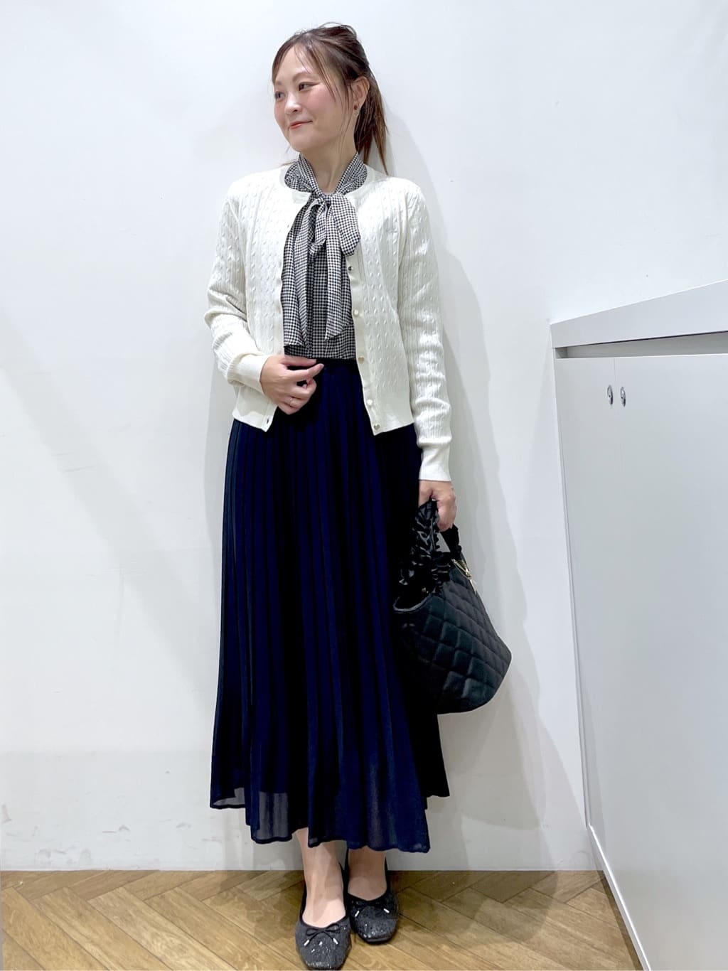 Junさんの「index｜クルーネックケーブルカーディガン【洗濯機OK】」を使ったコーディネート