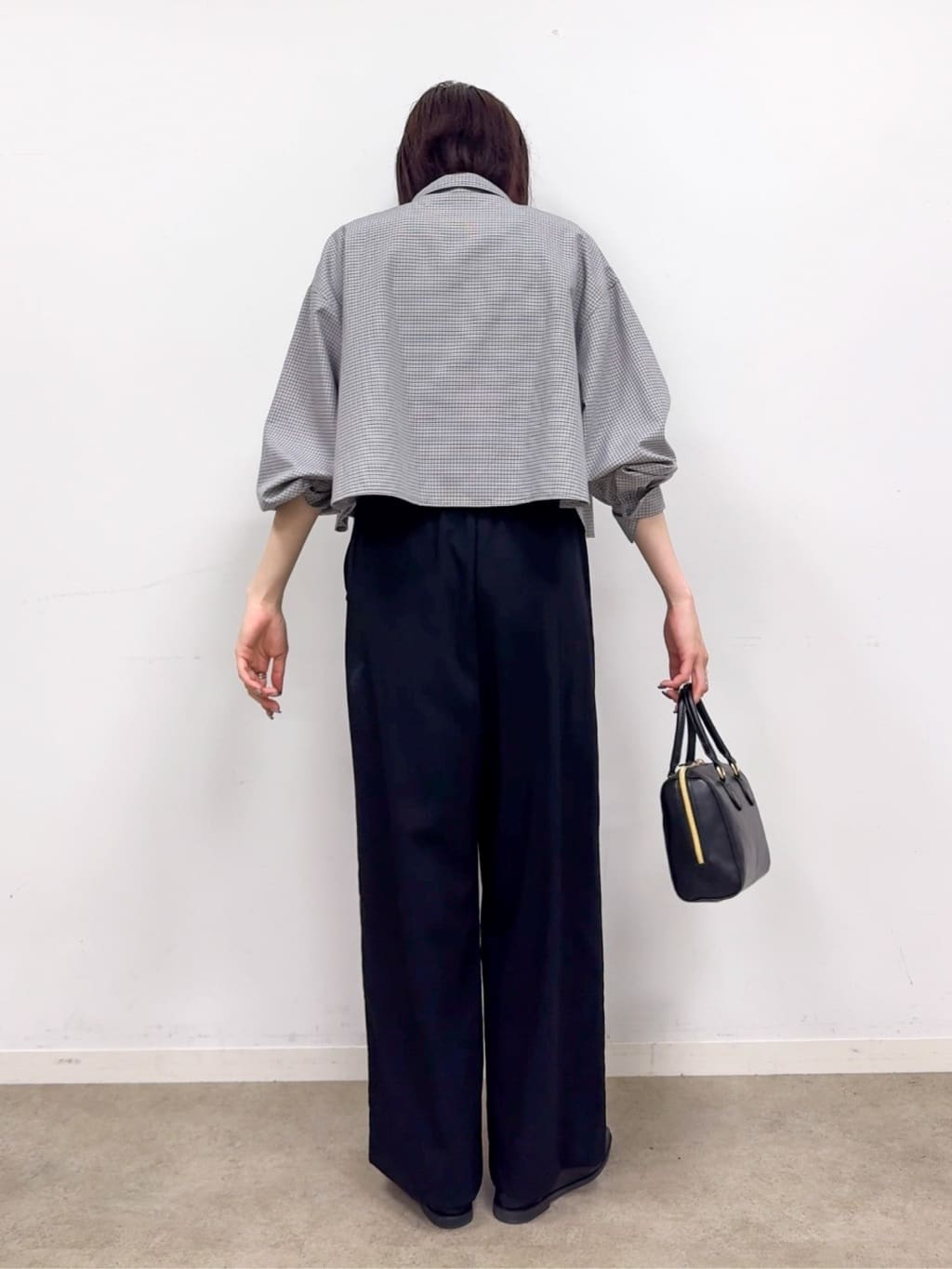 𝐜𝐡𝐢𝐤𝐚さんの「SHOO･LA･RUE｜【着丈選べる】オーバーサイズのチェックシャツ」を使ったコーディネート