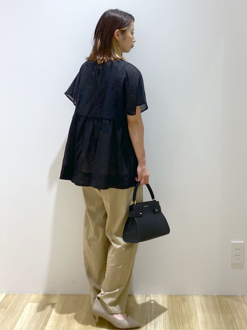えりさんの「OPAQUE.CLIP｜麻混シアーペプラムブラウス【洗濯機洗い可】」を使ったコーディネート