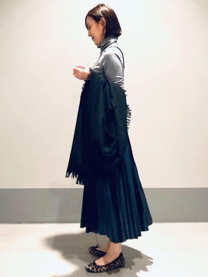 Furuさんの「DRESSTERIOR｜◆【洗える/ストレッチ性/オンオフ】箔プリントプリーツスカート」を使ったコーディネート