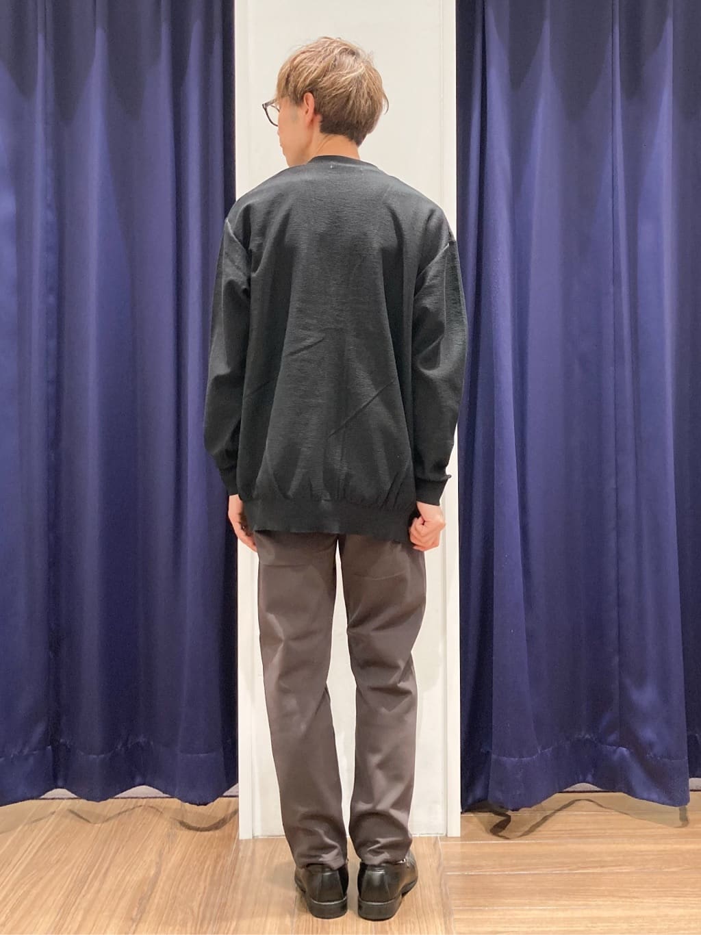 つーじーさんの「THE SHOP TK｜【季節の変わり目に活躍】ニットカーディガン 選べる2デザイン(柄&無地)/洗濯機OK」を使ったコーディネート