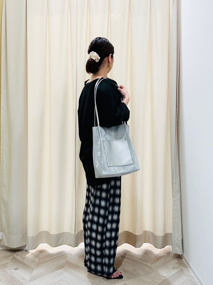 ちはるさんの「SHOO･LA･RUE｜【S-LL/洗濯後しわになりにくい】コットン風 前あきドルマンブラウス」を使ったコーディネート