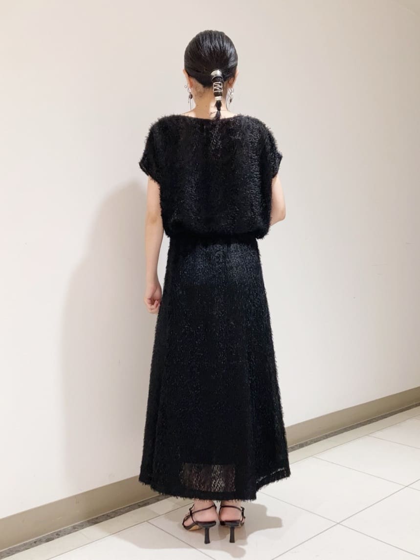 環さんの「UNTITLED｜【セットアップ可/洗える】フェザーフレンチスリーブブラウス」を使ったコーディネート