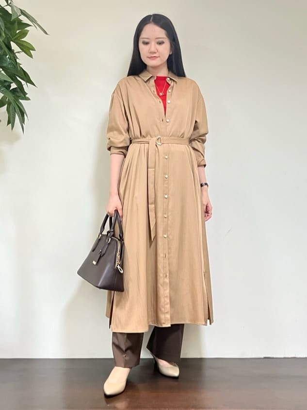 カレンさんの「UNTITLED｜【前開きボタン/ベルト付/羽織シャツ/】2WAYトレンチ風ワンピース」を使ったコーディネート