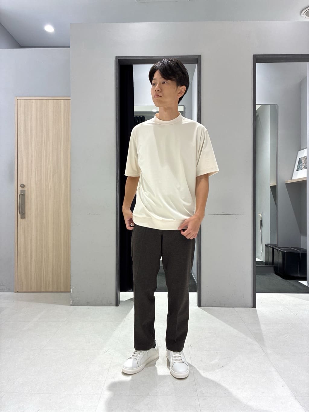 わいずみさんの「TAKEO KIKUCHI｜【3D ナイロン ストレッチ】ジップアップ フードブルゾン」を使ったコーディネート