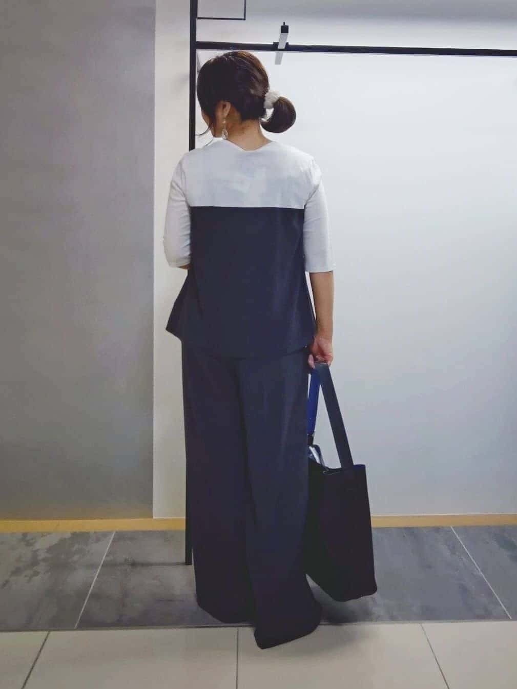 TOMOMIさんの「INDIVI｜【着心地◎！】タックワイドパンツ」を使ったコーディネート