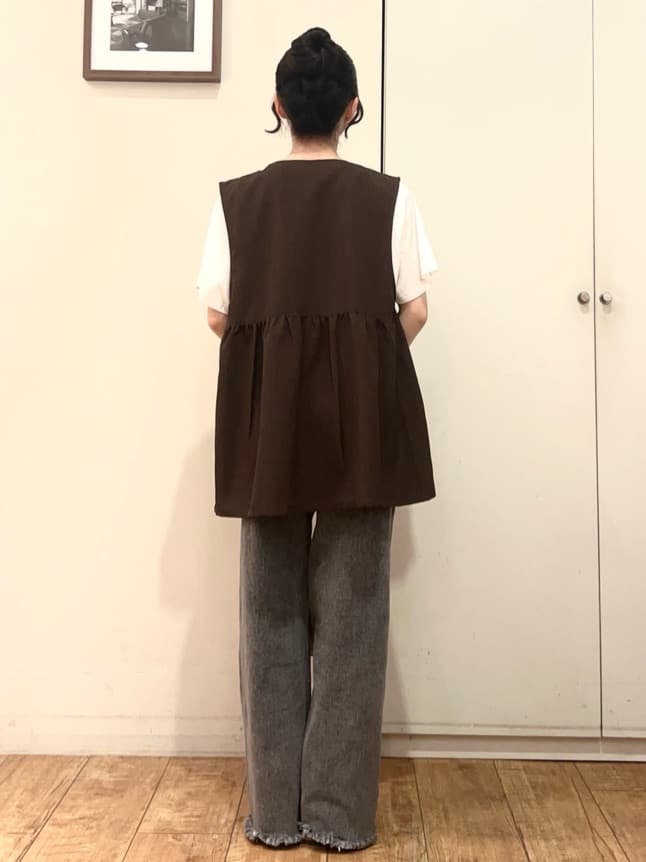 AIRIさんの「SHOO･LA･RUE｜【セットアップ可】さらりと軽やかに ダブルジップ麻調ジレ」を使ったコーディネート