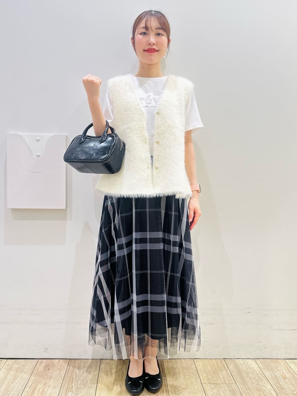MOMOさんの「index｜《andGIRL掲載》フェザーペプラムジレ【洗濯機OK／抗ピル】」を使ったコーディネート