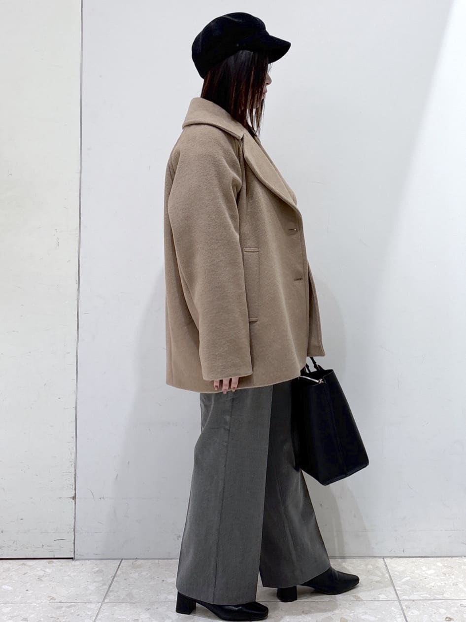 mameさんの「OPAQUE.CLIP｜カシミヤブレンドウールミドルピーコート」を使ったコーディネート