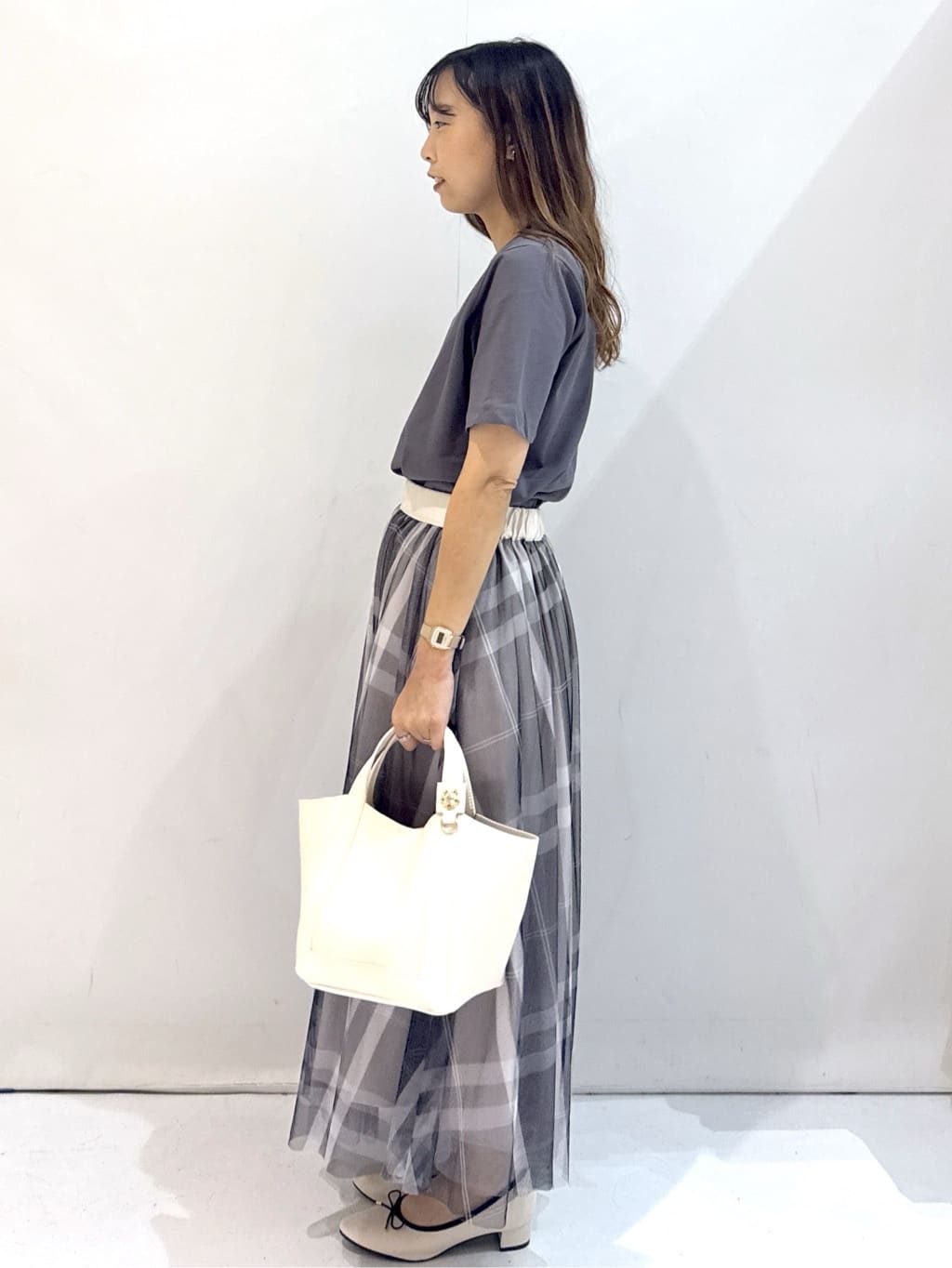 hirokoさんの「OPAQUE.CLIP｜スパンコール刺繍ロゴTシャツ【洗濯機洗い可／接触冷感／UVケア】」を使ったコーディネート