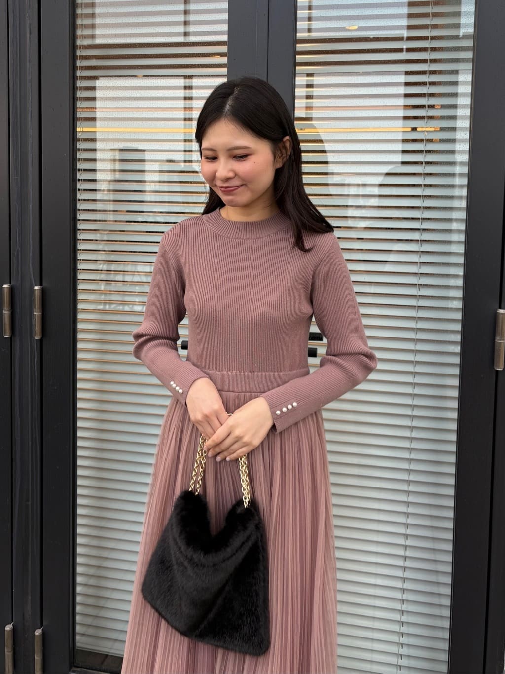 AOIさんの「Couture brooch｜【S-LL/キラキラリブニット】チュールドッキング ワンピース」を使ったコーディネート