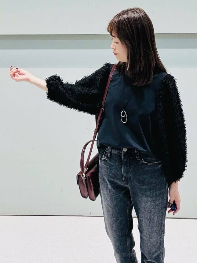 makiさんの「UNTITLED｜【丸首/Tシャツ風/短丈】シャギースリーブ ポンチカットソー」を使ったコーディネート