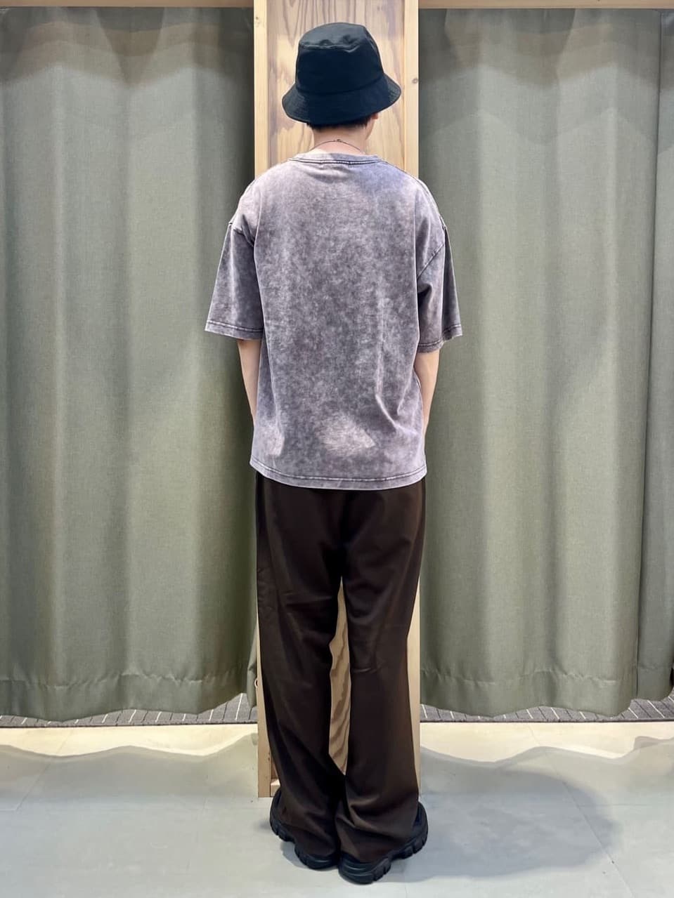 yoshiさんの「THE SHOP TK｜ヴィンテージライク フェード5分袖Tシャツ 【ビッグシルエット／洗濯機OK】」を使ったコーディネート