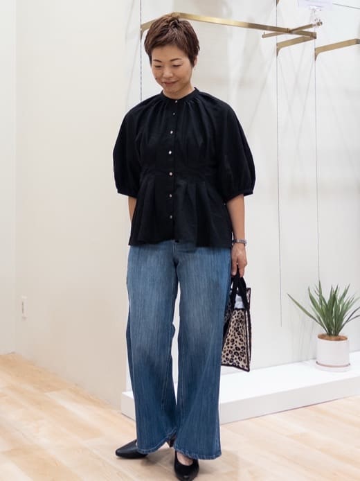 シュウコさんの「grove｜ウエストタックチュニックブラウス」を使ったコーディネート